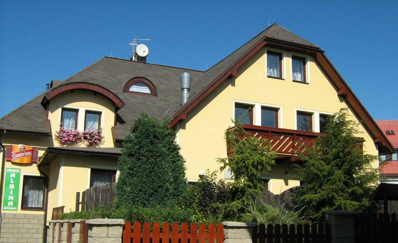 Penzion Albina - Restaurace Vysoké nad Jizerou Buitenkant foto