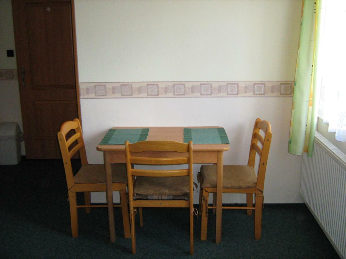 Penzion Albina - Restaurace Vysoké nad Jizerou Buitenkant foto
